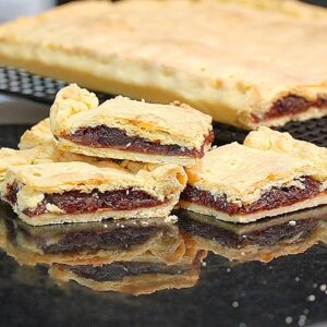 Old Fashioned Buttery Date Slice – A Sweet Treat Everyone Loves